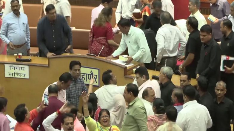 India News | AAP Councillors Misbehaved with Security Personnel Deployed at Municipal House: Leader of the House Jai Bhagwan Yadav