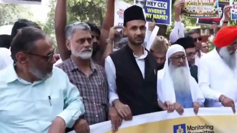 India News | MCIM Members, SP MPs Detained During Protest Against CEC in Delhi