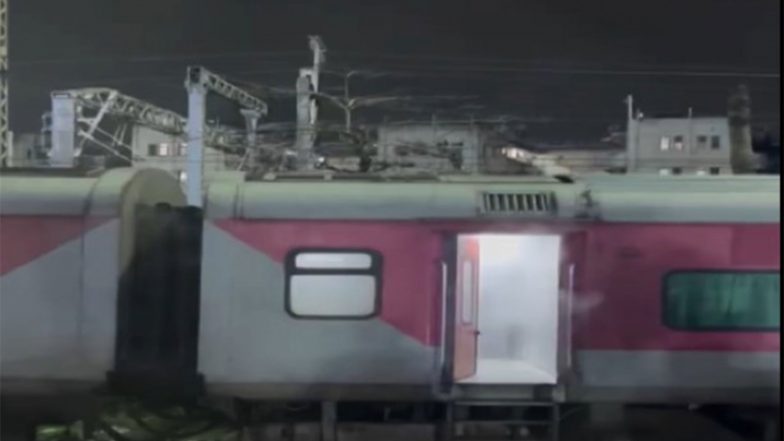 India News | Fire Breaks out in Train's Empty Coach at CSMT Yard in Mumbai; No Casualties