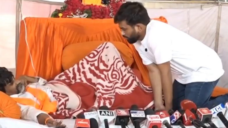 Abhijit Dipke Meets Manoj Jarange Patil, Backs Maratha Quota Agitation (Video)