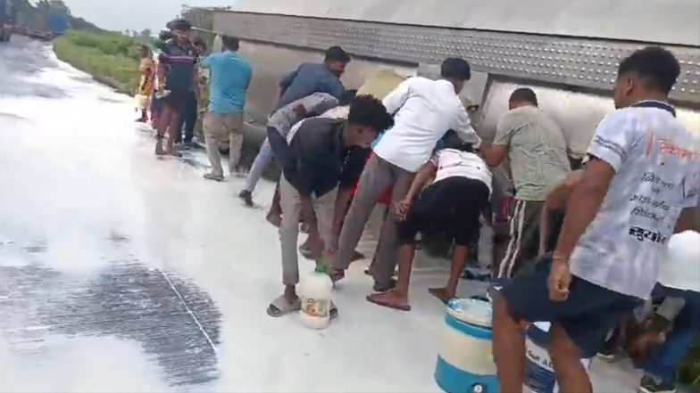 Amul Milk Tanker Overturns on Mumbai-Ahmedabad Highway, Villagers Carrying Cans and Bottles Make Beeline To Collect (Videos)