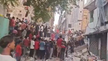 Delhi Building Collapse: 5-Storey Building Collapses in Seemapuri, Rescue Teams Search for Trapped People
