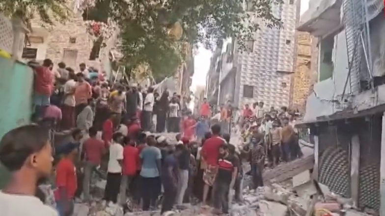 Delhi Building Collapse: 5-Storey Building Collapses in Seemapuri, Rescue Teams Search for Trapped People