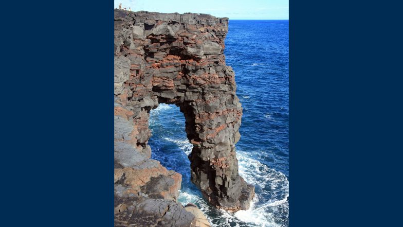 Hawaii&rsquo;s Iconic Hōlei Sea Arch Collapses Into Pacific Ocean