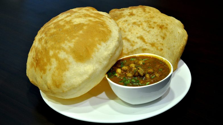 &lsquo;For Whom Was the Second Plate?&rsquo; Chole Bhature Order Triggers Husband-Wife Clash in Hapur (Video)