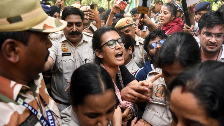 India News | Police Detain AISA Members Protesting Near Jantar Mantar as ECI Row Continues