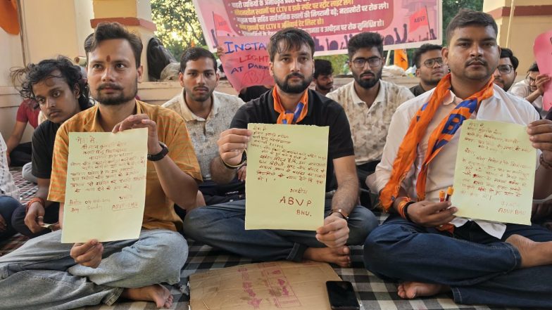 India News | UP: ABVP Workers, Female Students Write Letters with Blood; Protest over Administration's Indifference