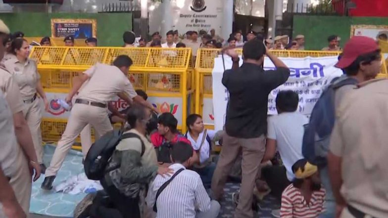 India News | Delhi Police Detain Protesters over Demonstration Against Alleged Sexual Misconduct of Three Women Journalists