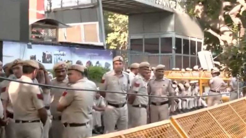 India News | New Delhi: Barricades Put Up Outside EC Office Ahead of INDIA Bloc's March Against CEC