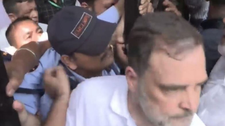 India News | Rahul Gandhi Takes Protest to EC Door, Stages Dharna as INDIA Bloc Intensifies Protest Against CEC
