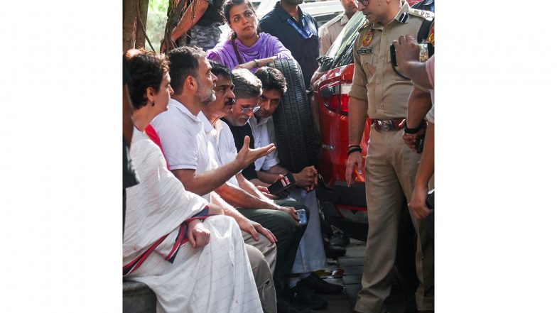 India News | No Plans to Remove Rahul, Priyanka from Akashvani Bhawan Amid Protest Against CEC: Delhi Police Sources