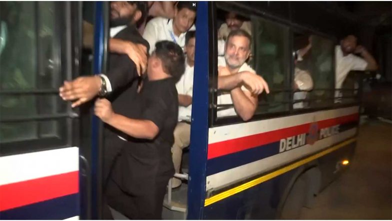 India News | Delhi: Rahul, Priyanka Detained from Akashvani Bhawan Following Hours of Dharna Against CEC