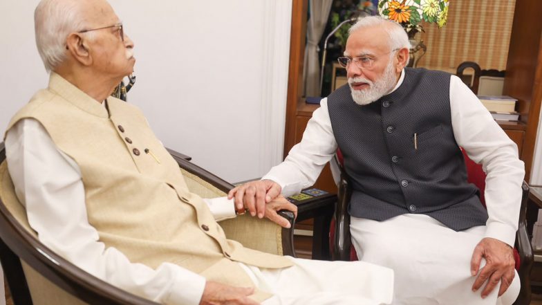 India News | “Decades of Public Service Left Lasting Imprint”: PM Modi Meets LK Advani as He Completes 25 Years as Head of Govt
