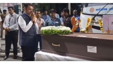 Entertainment News | Maharashtra CM Devendra Fadnavis Pays Last Respects to Nana Patekar at Pune Airport; Actor's Mortal Remains Taken for Final Rites