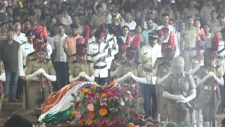 Entertainment News | Nana Patekar Laid to Rest with Full State Honours in Pune 