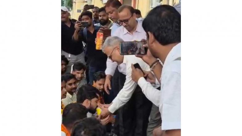 India News | ABVP’s 19-day-long Agitation at BHU Concludes; Chief Proctor’s Powers over Student Matters Restricted Pending Inquiry, Vice-Chancellor to Take Decisions