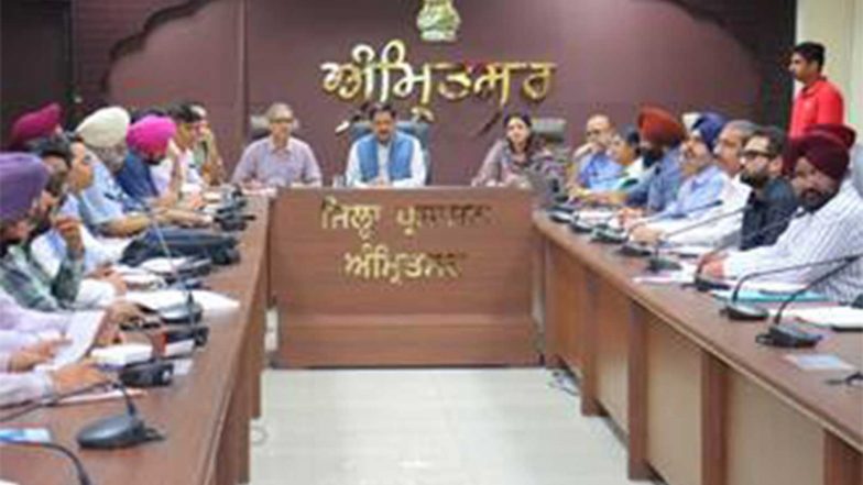 India News | CAQM Reviews Stubble Burning Prevention Measures with District Administrations of Amritsar and Tarn Taran
