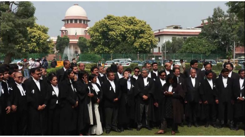 India News | Supreme Court Lawyers Protest over Detention of Lawyers During Ongoing Protests