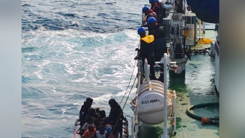 India News | Indian Coast Guard Apprehends Fishing Boat Suspected of Mid-sea Diesel Smuggling off Mumbai Coast