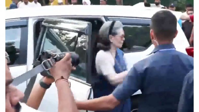India News | Sonia Gandhi Arrives at LoP Rahul Gandhi’s Residence for Key INDIA Alliance High-tea Meeting