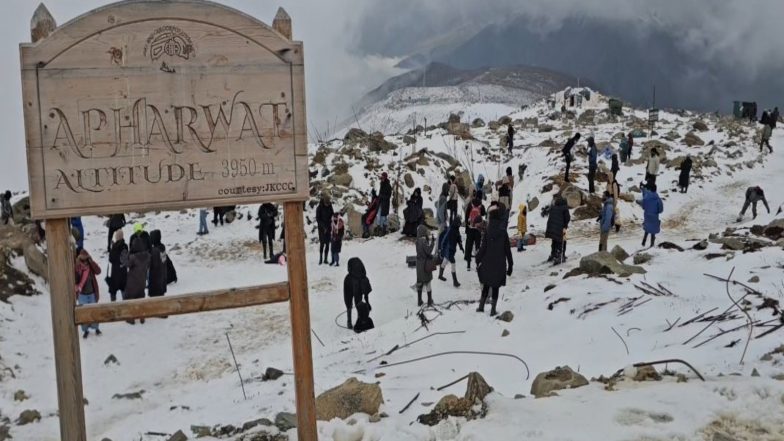 India News | J-K: Fresh Snowfall Brings Early Winter at Gulmarg&rsquo;s Apharwat Peak; Tourists Thrilled