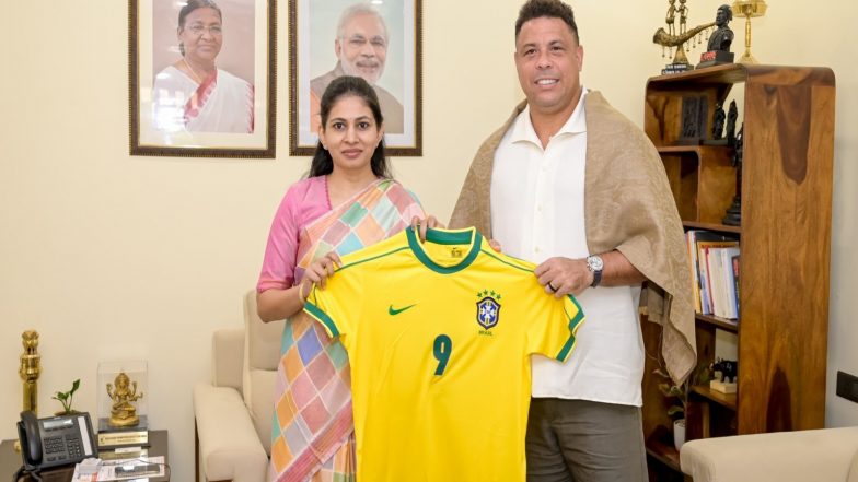 Sports News | MoS Sports Raksha Khadse Meets Brazilian Football Legend Ronaldo Nazário