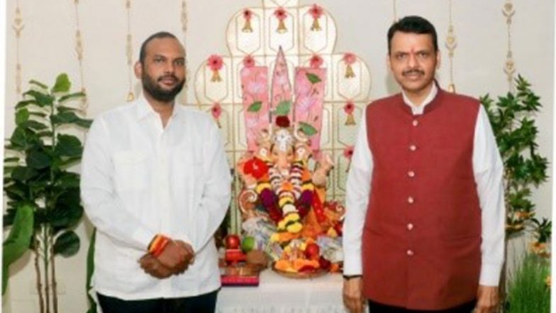Business News | An Auspicious Visit: Vice President and Chief Minister Seek Ganpati Bappa’s Blessings at Sawarkar Residence