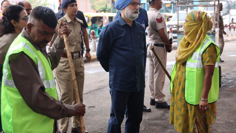 India News | LG Sandhu Inspects Civic Amenities in Old Delhi; Directs Officials to Strengthen Waste Management