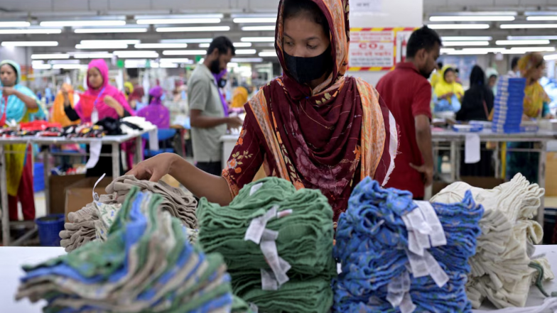 World News | Pakistan’s Textile Exports Struggle as Rising Costs, Regional Conflicts Threaten Growth