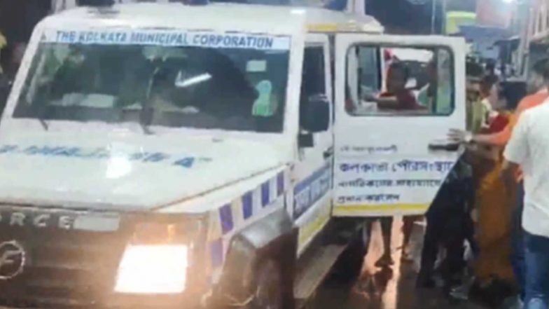 India News | Stampede-like Situation at Chorbagan Sarbojanin Puja Pandal in North Kolkata; Several Injured