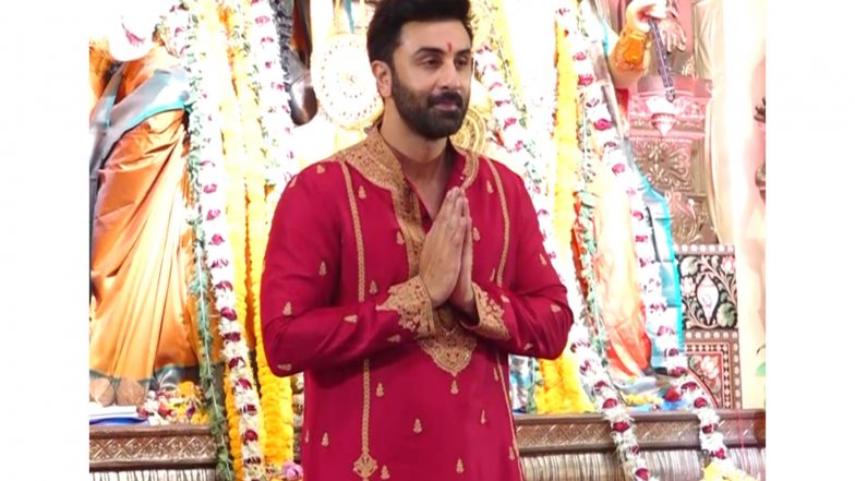 Entertainment News | Ranbir Kapoor Sings ‘Kabira’ with Harshdeep Kaur at Durga Puja Pandal, Leaves YJHD Fans Nostalgic