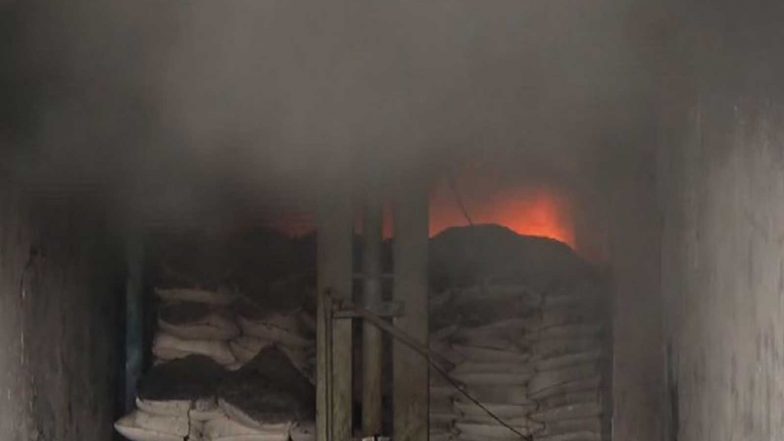 India News | Delhi: Fire Breaks out at Pulses Mill Factory in Narela Industrial Area