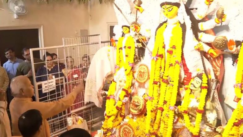 India News | RSS Chief Mohan Bhagwat Offers Prayers at Durga Puja Pandal in Nagpur