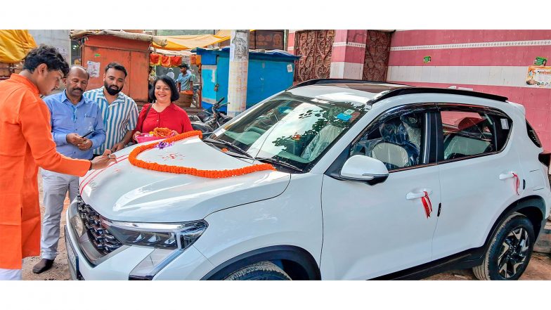 Business News | Nearly 70% of Passenger Vehicles Sold in India Are Utility Vehicles as SUVs Drive Growth