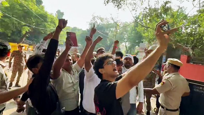 India News | Jantar Mantar Trespassing Case Involving CJP's Ashutosh Ranka, Saurav Das Transferred to Crime Branch