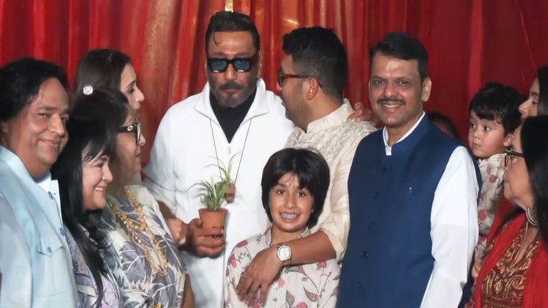 Entertainment News | Maharashtra CM Fadnavis, Jackie Shroff, Jeetendra and Other B-town Stars Attend Naming Ceremony of Bappi Lahiri Marg