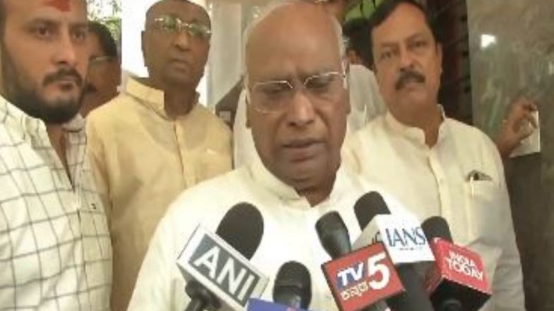 India News | Congress President Mallikarjun Kharge Extends Wishes People on Dussehra, Calls for Major Celebration in Kalyana-Karnataka