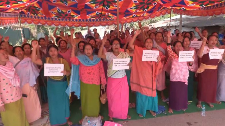 India News | Manipur: Protesters Burn Effigies of CM, Deputy CM, Others over Civilian Killings; Demand Resignations