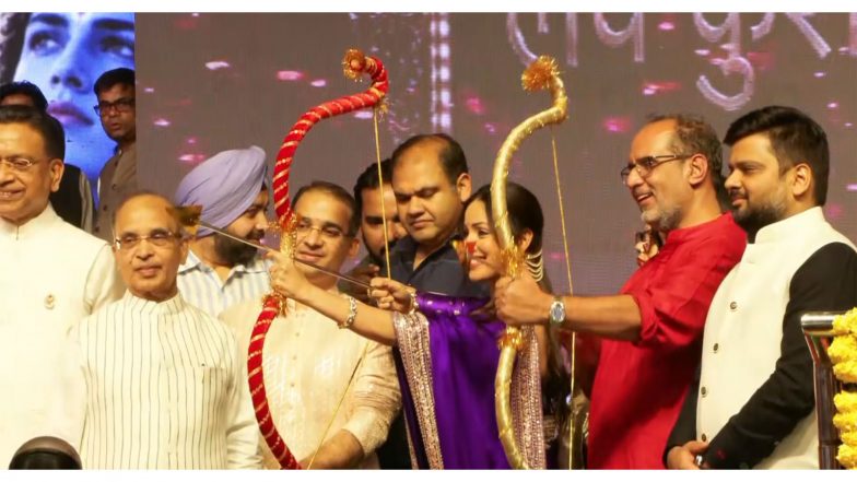 Entertainment News | Yami Gautam Performs Ravan Dahan at Delhi Dussehra Celebrations, Ravana Effigies Burnt Across India