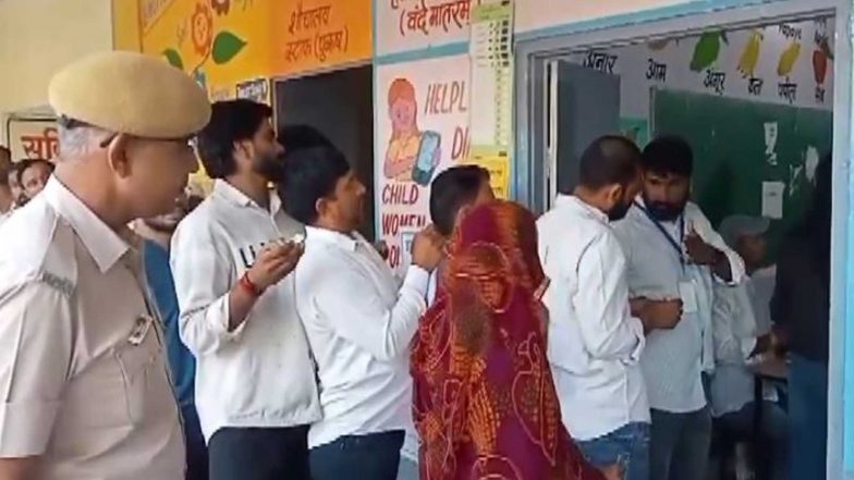 India News | Rajasthan Panchayati Raj Elections: Voting Begins for First Phase in 16 Zila Parishads, 104 Panchayat Samitis
