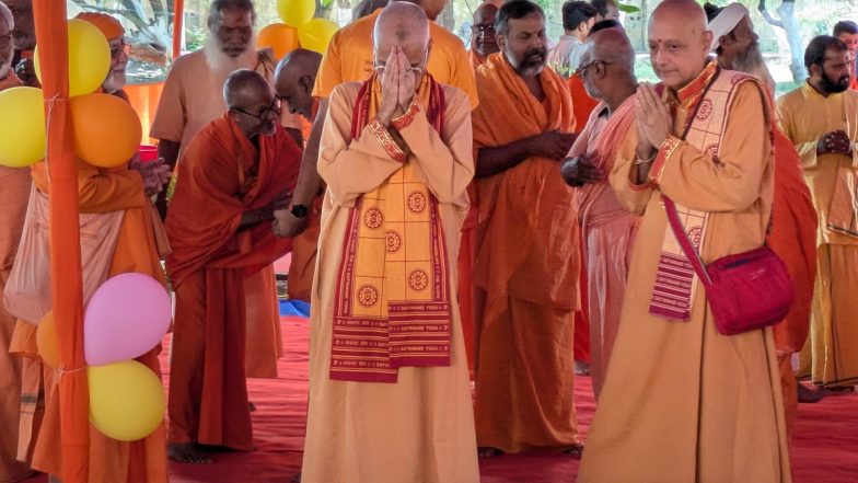 India News | Odisha: International Yoga Guru Niranjanananda Saraswati Pays Tribute at Shodashi Puja of Swami Swarupananda in Bhubaneswar
