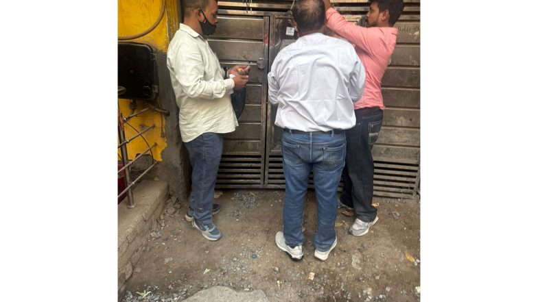 India News | MCD Cracks Down on Illegal Jeans Dyeing Units; Three Factories Sealed in Sonia Vihar