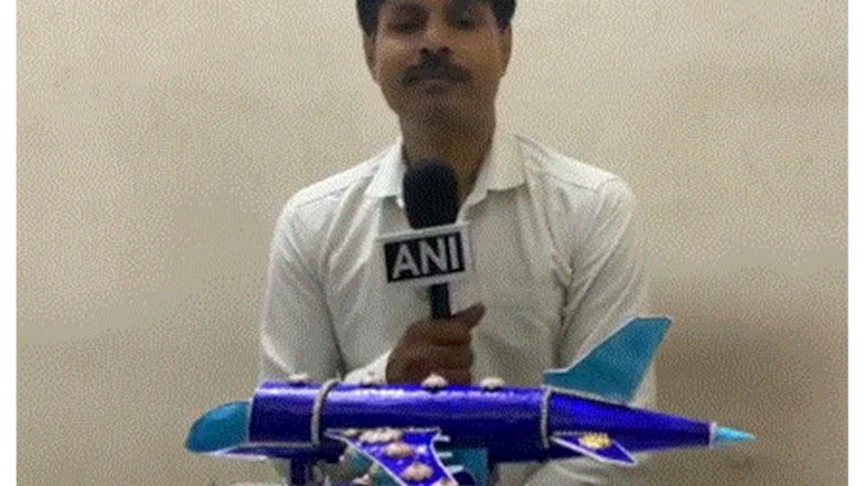 Entertainment News | Varanasi Artisan Crafts Fighter Jet Replica in Gulabi Meenakari, Receives 100 Orders