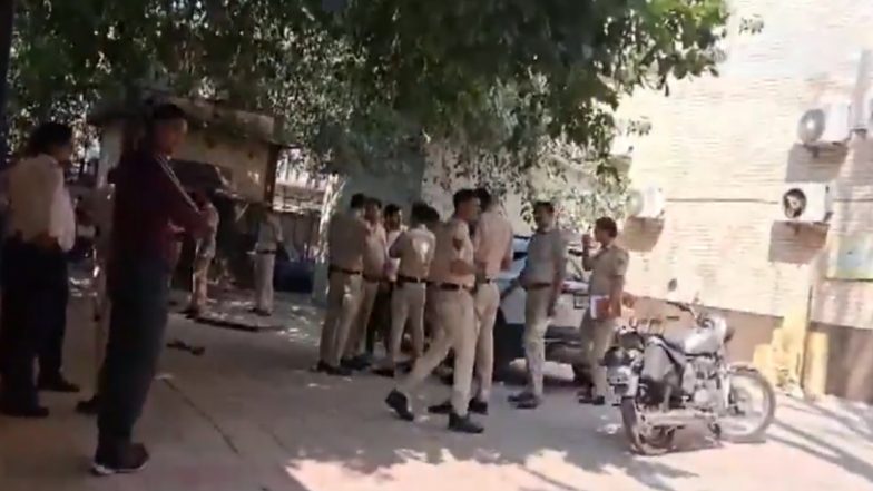 India News | Class 12 Student Found Burnt Behind School Guard Room in Delhi's Krishna Nagar, Probe Underway