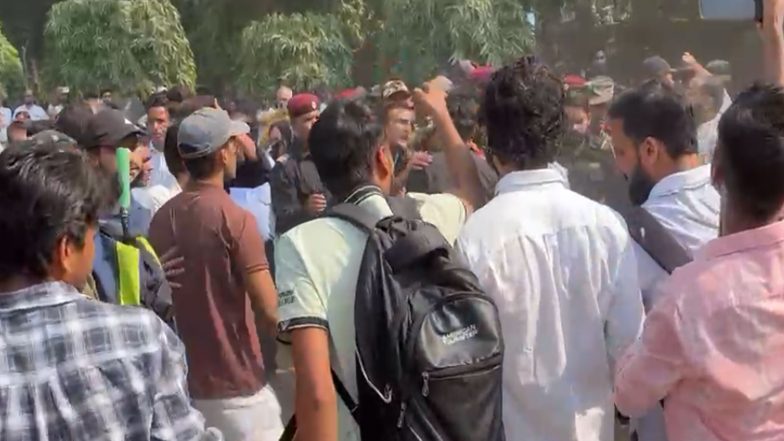 India News | Jamia Teaching, Non-teaching Staff Condemn Objectionable Slogans on Campus Walls; University Shifts to Online Mode