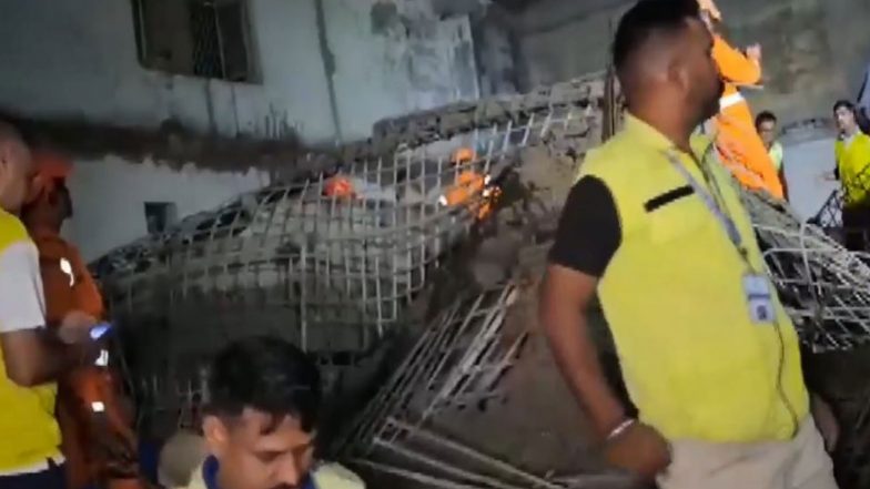 India News | House Collapses in Delhi’s Harsh Vihar; NDRF, Fire Brigade Launch Rescue Operation