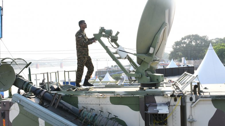 India News | Indian Army’s 4 Air Formation Signal Regiment Provides Communication Support for IAF’s Varanasi Aerial Display