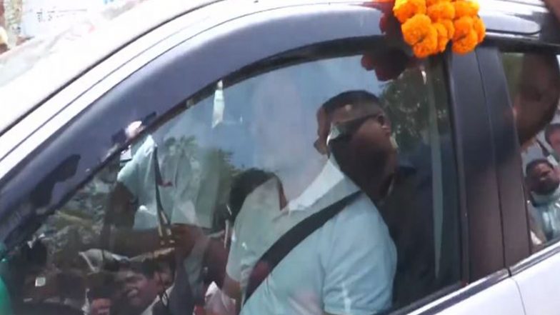 India News | Rahul Gandhi Reaches Sultanpur Special Court Ahead of Judgement Pronouncement in 2018 Defamation Case 