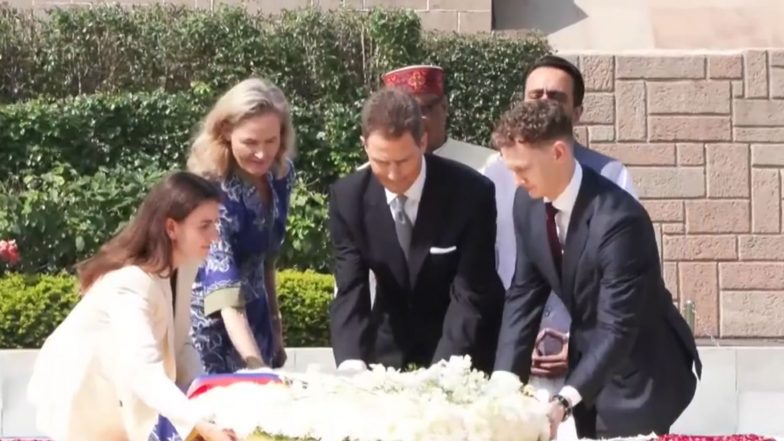 World News | Liechtenstein's Hereditary Prince Alois, Princess Sophie Pay Tribute to Mahatma Gandhi at Rajghat