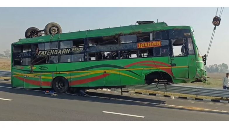 India News | Uttar Pradesh: Over 20 Injured as Bihar-bound Sleeper Bus Carrying Nearly 150 Passengers Overturns on Ganga Expressway in Sambhal